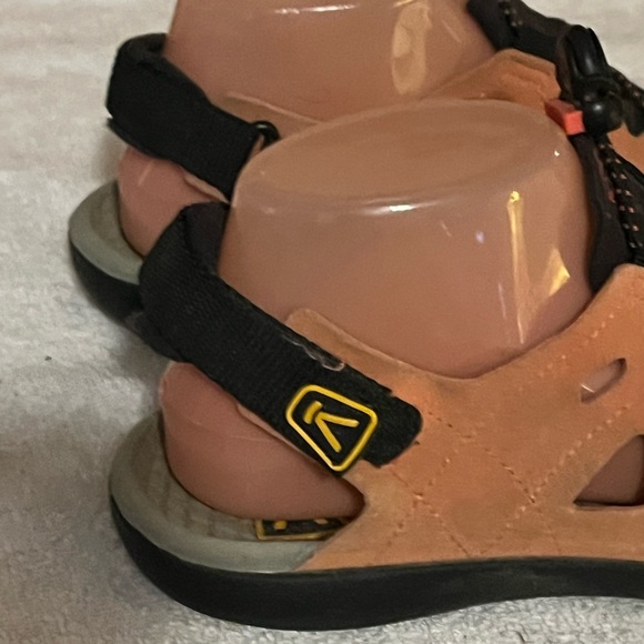 Keen Salmon Suede Sandals Sz 8 - Picture 4 of 12